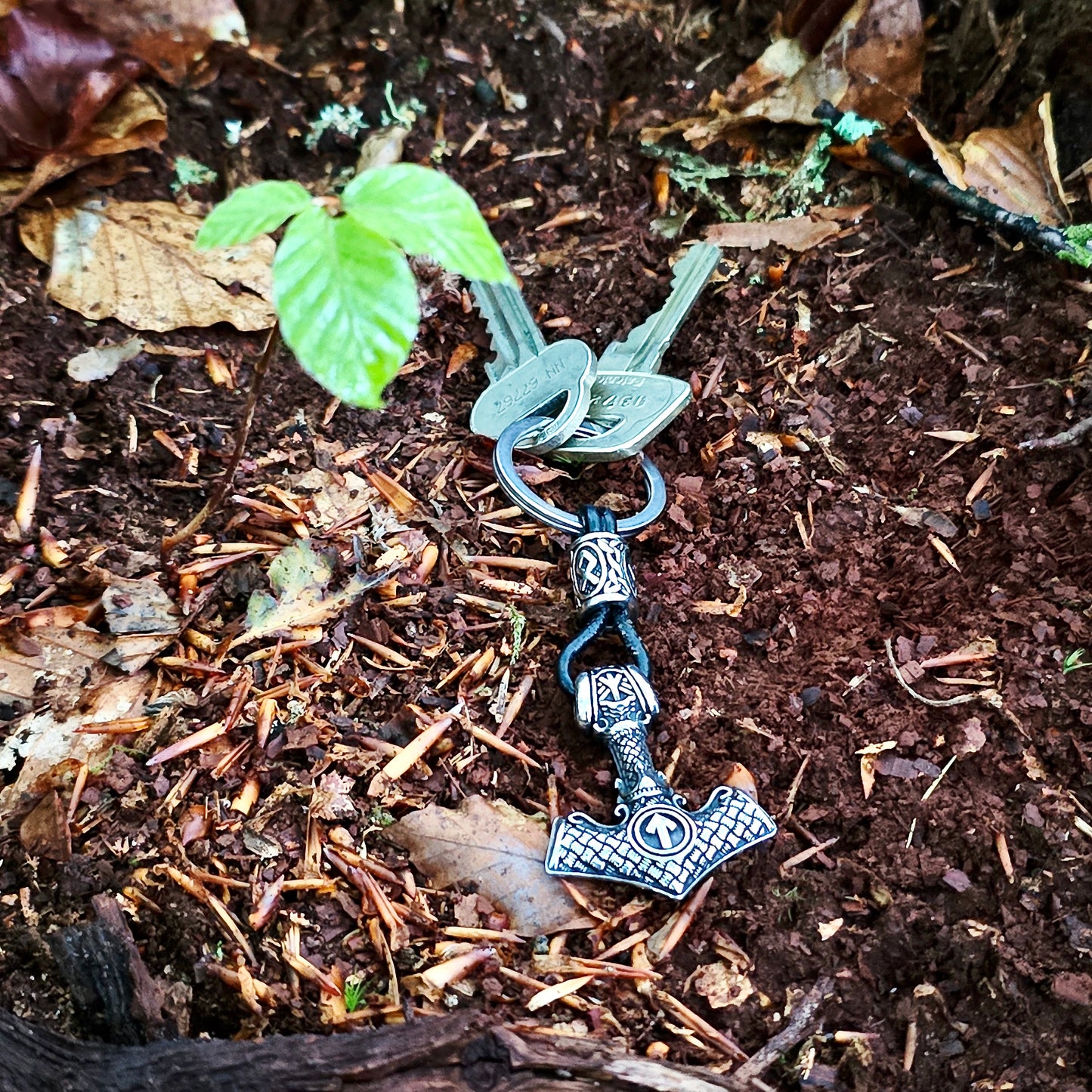 Schlüsselanhänger „Mjölnir Valknut“ – Silver Edition