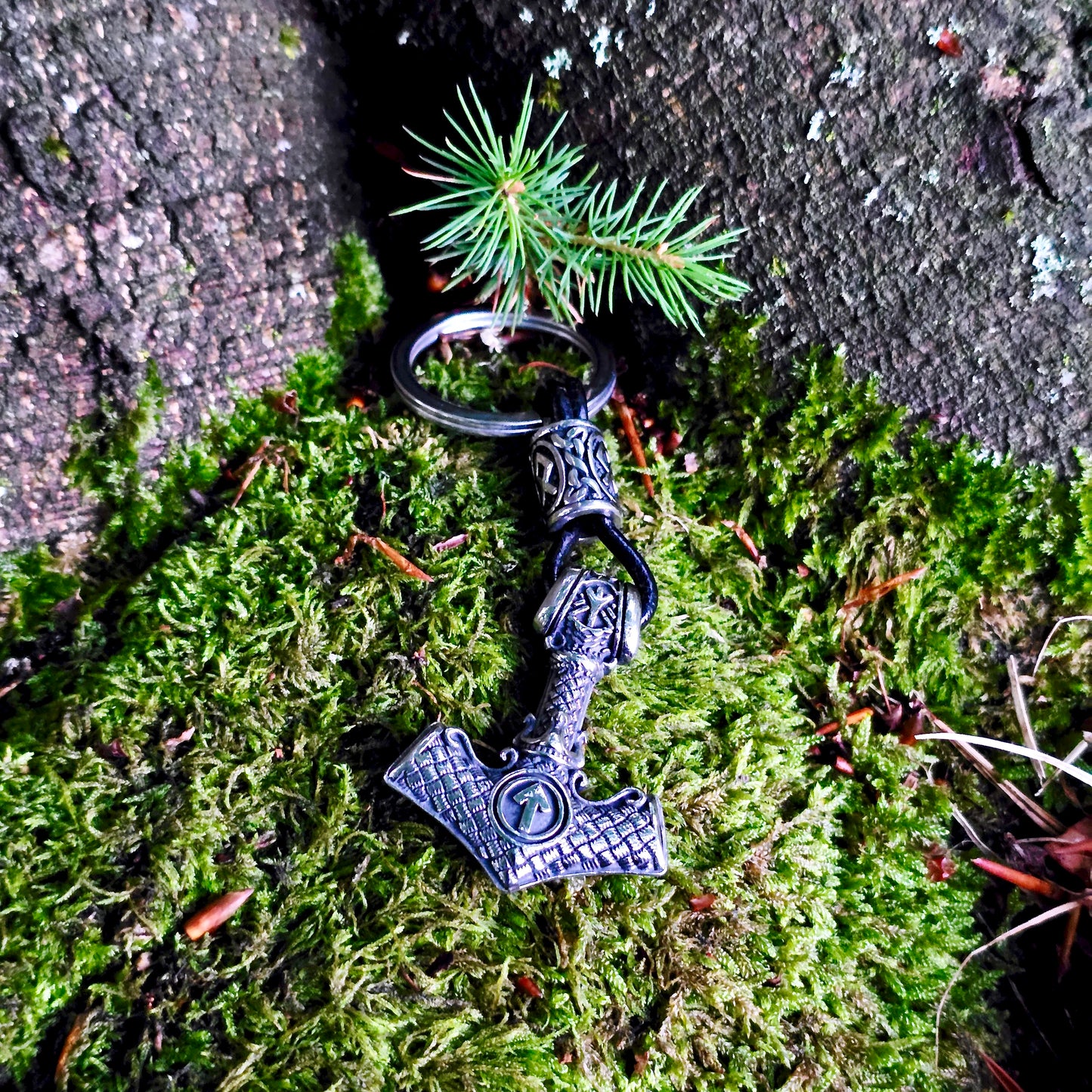 Schlüsselanhänger „Mjölnir Valknut“ – Silver Edition
