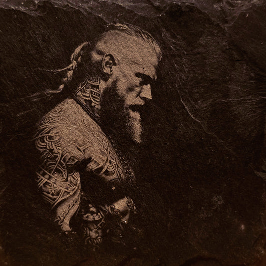 Skifferunderlägg 10x10cm – Viking Edition