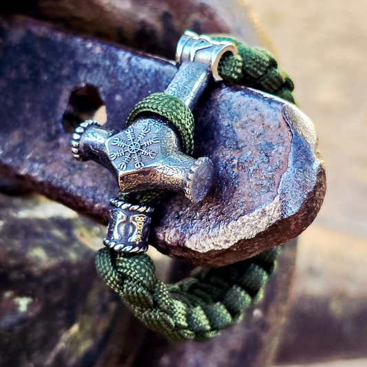Paracord Bracelet Mjölnir Galdrastafir - Olive Green