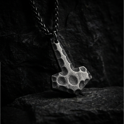 Halskette Mjölnir, gehämmert, antik