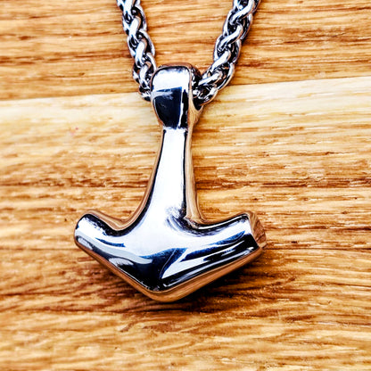 Necklace “Thor’s Hammer – Pure Elegance”