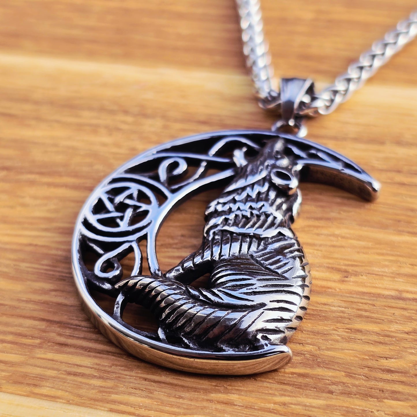 Wolf Necklace "Howling 2 the moon XL"