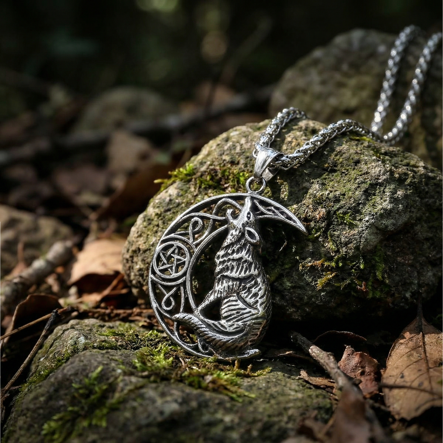 Wolf Necklace Howling 2 the moon XL