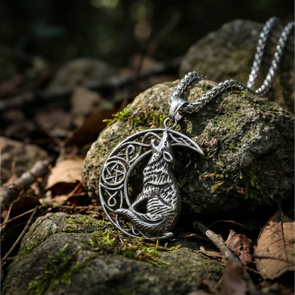 Wolf Necklace Howling 2 the moon XL