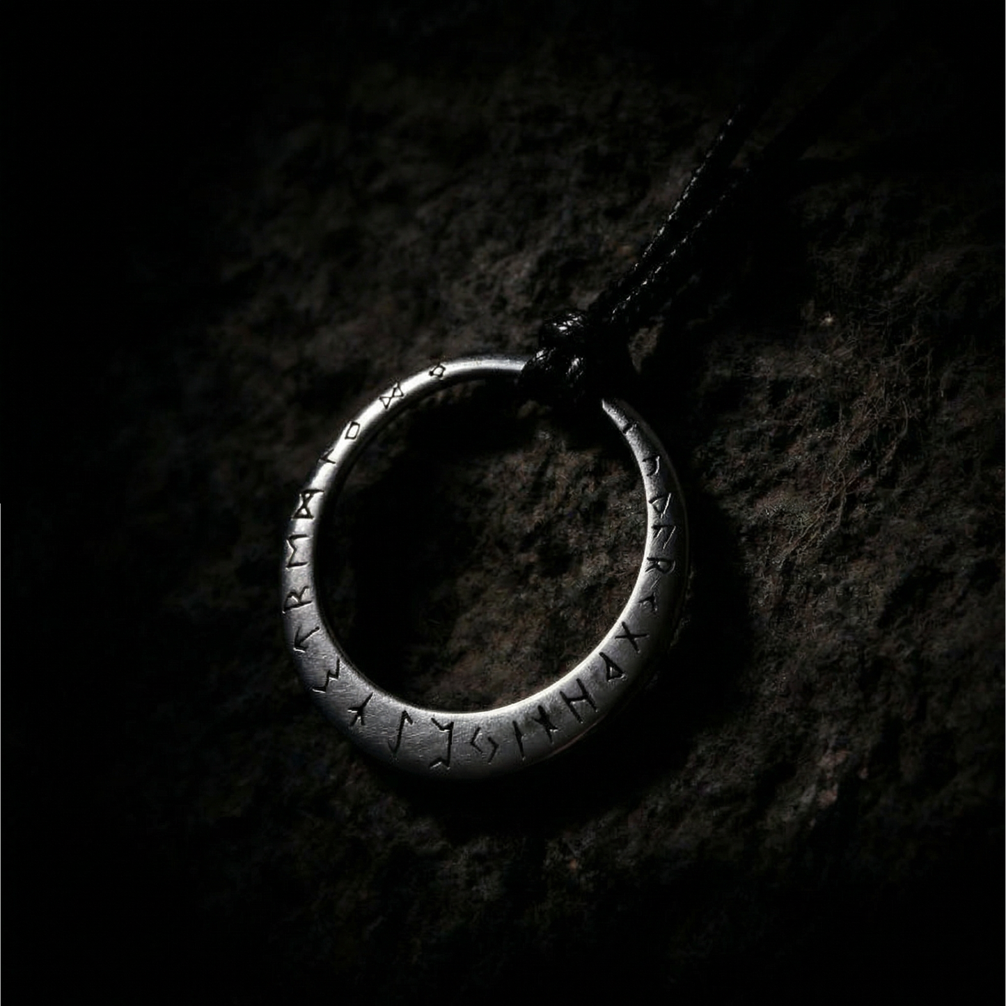 Halskette Runenrad – Leder