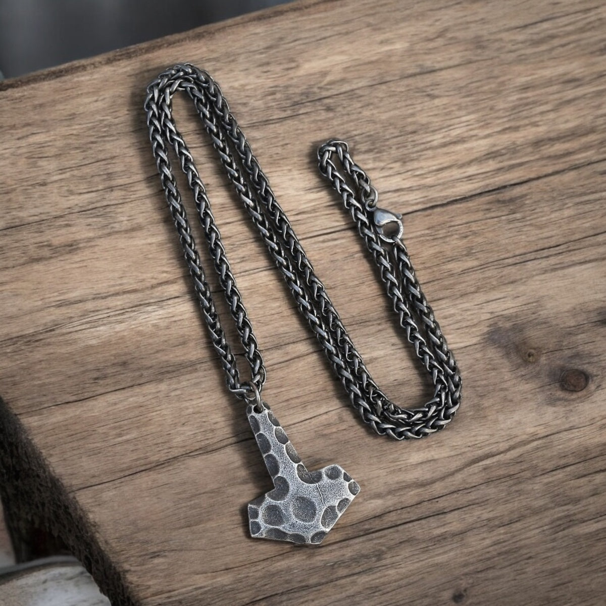 Halskette „Mjölnir“ – Gehämmert (Antik)