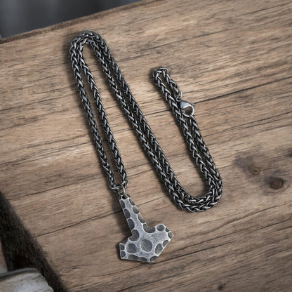 Halskette „Mjölnir“ – Gehämmert (Antik)